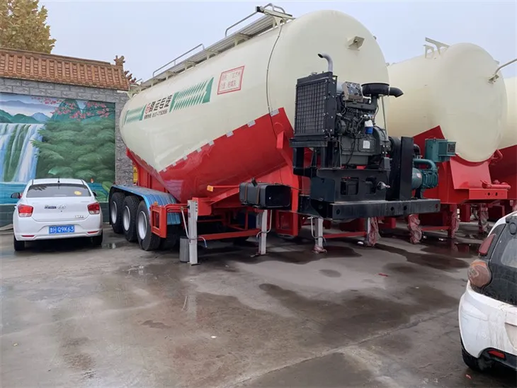 Cementový cisternový přívěs